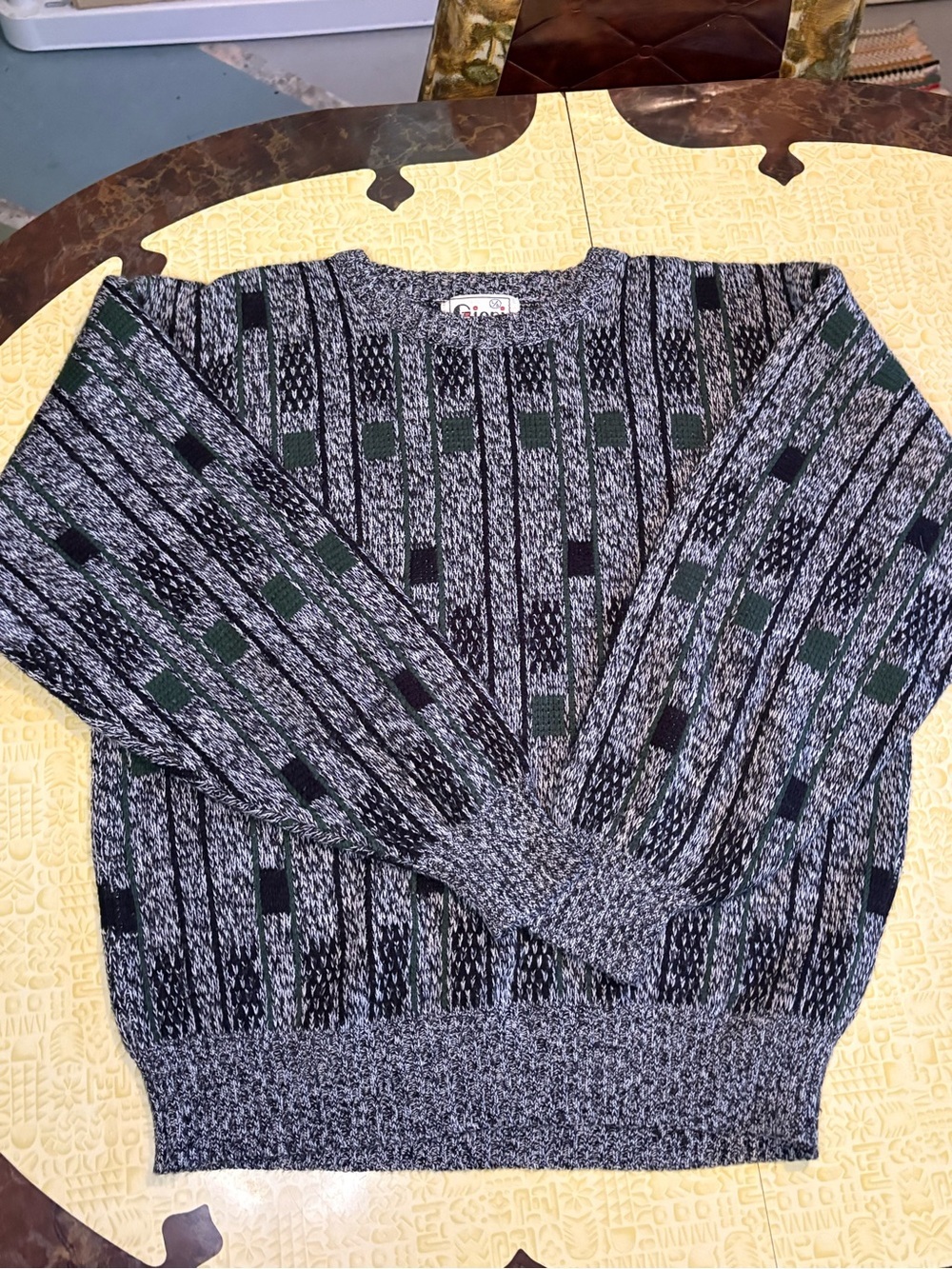 Vintage Men's Gray and Green Patterned Crewneck Sweater